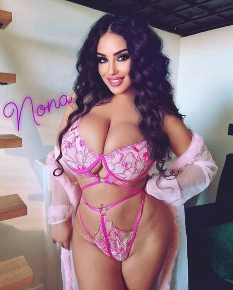 Nona Adams arte estelar archivo