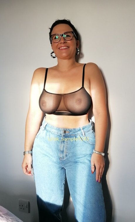 Tiny With Tits estrella pornografica foto