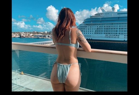 Kaytlin Lovely modelo de arte galería