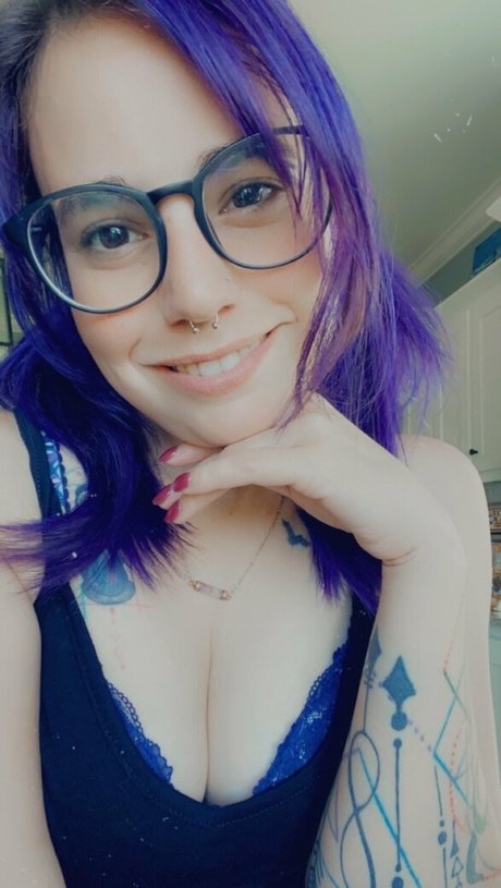 petitetreat_ modelo erótico foto