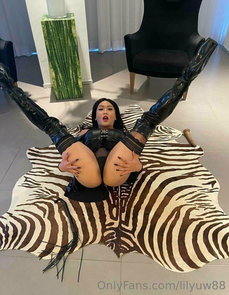 lilyuw88 estrella erótica imagen
