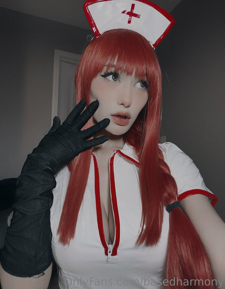 harmonyeva actriz atractiva fotos