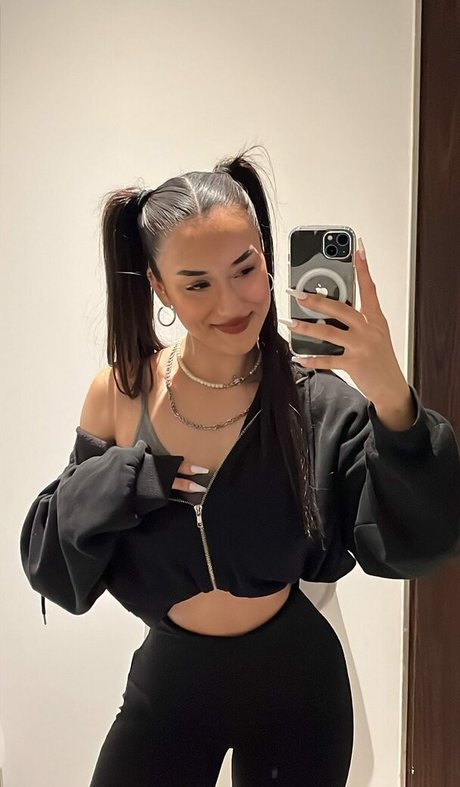 Hale Cabbar estrella perfecta foto