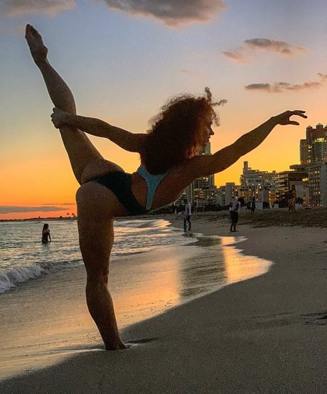 Sammypicone hermosa modelo archivo