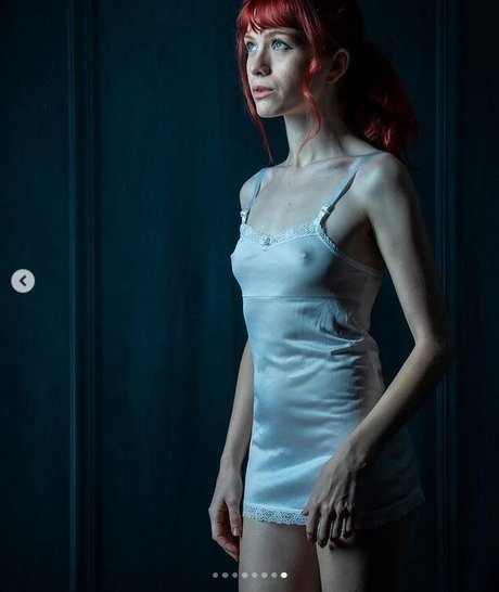 Taylor Lorna modelo desnudos galería