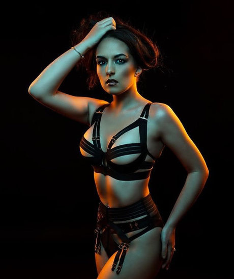 Rebecca Geldard actriz caliente recopilación