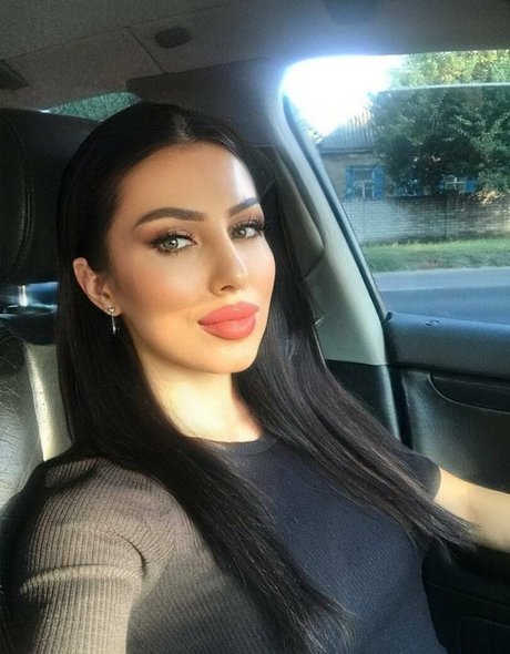 carolmommy modelo sexy fotos