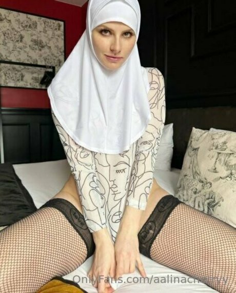 aalinacherryy estrella porno desnuda imágenes