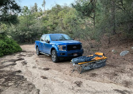 knotty by nature modelo sexy imagen
