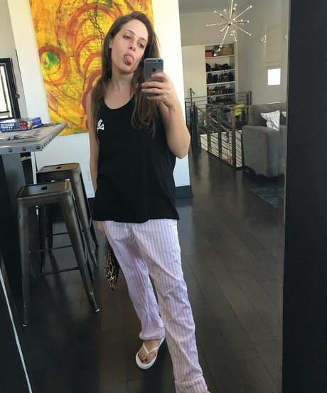 Carly Chaikin estrella erótica galerías