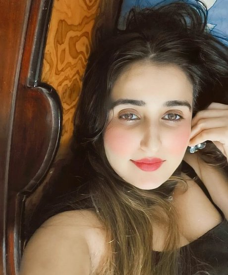 Aniza Hazel modelo gratis galerías