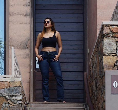 Akanksha Jain actriz sexual fotos