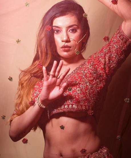 Akshita Dutta buena estrella porno archivo