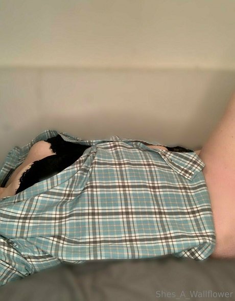 shes a wallflower actriz de desnudos galería