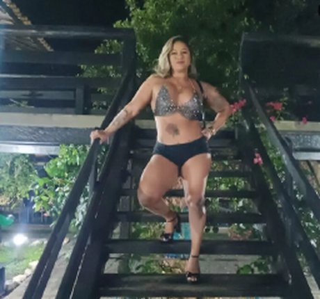 Esther Exhib desnudos estrella archivo