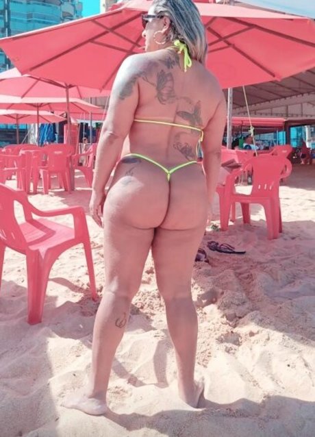 Esther Exhib actriz caliente fotos