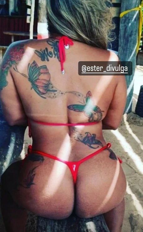 Esther Exhib estrella erótica foto