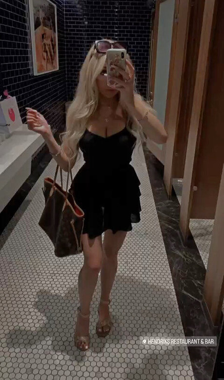 Monet Fisher modelo de alta calidad imagen