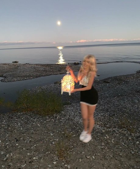 Monet Fisher actriz porno imagen