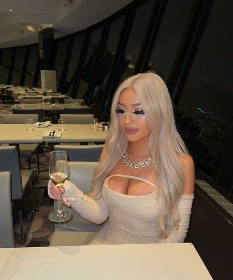 Monet Fisher modelo exclusivo foto