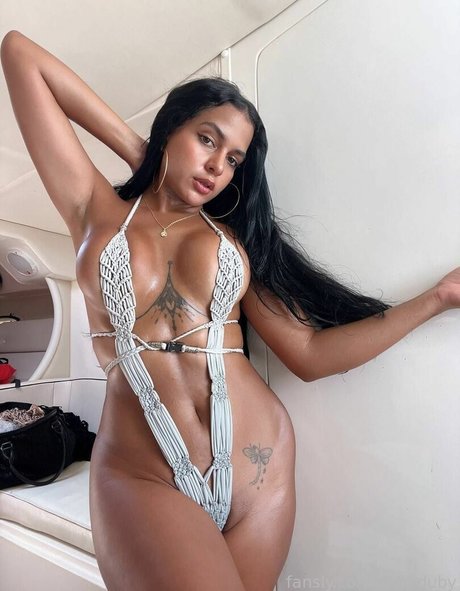dubyduby bonita estrella porno galería