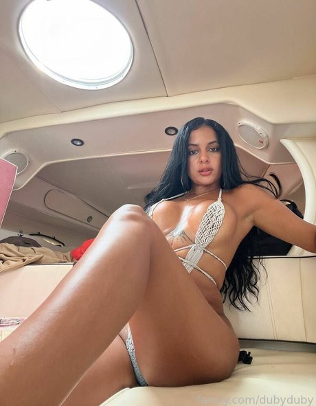 dubyduby hermosa estrella porno foto