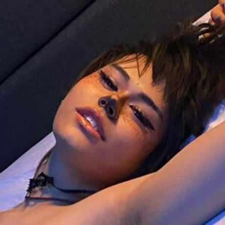 KianaVi bonita estrella porno foto