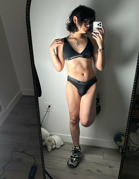 KianaVi estrella porno desnuda galerías