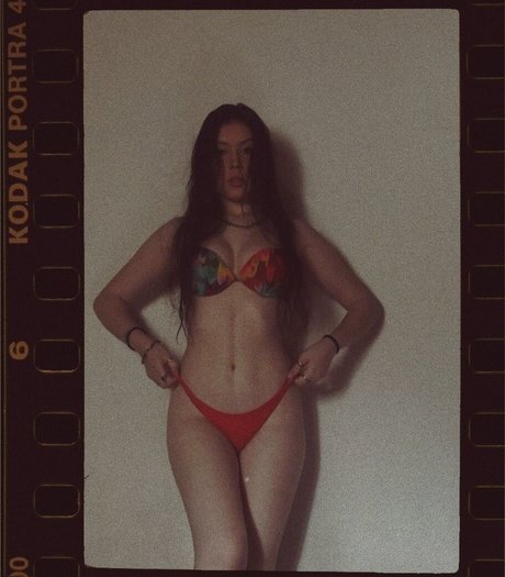 mell gonzalezz modelo de arte recopilación