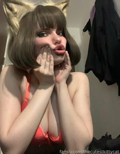 thecutestkittycat estrella porno caliente foto