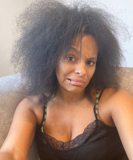 Lucy Hedges sexo estrella galerías