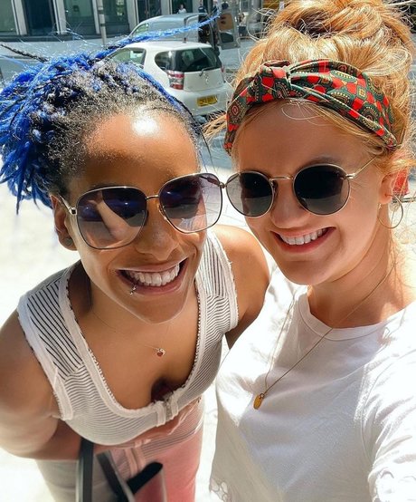 Lucy Hedges modelo erótico imágenes