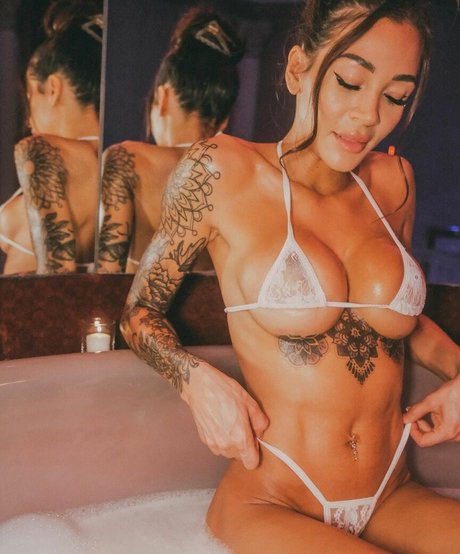 Leena Wild hermosa estrella archivo