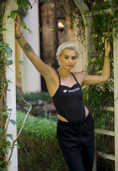 Allie Alina actriz exclusiva imágenes