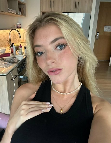 rileymaetwo modelo exclusivo galería