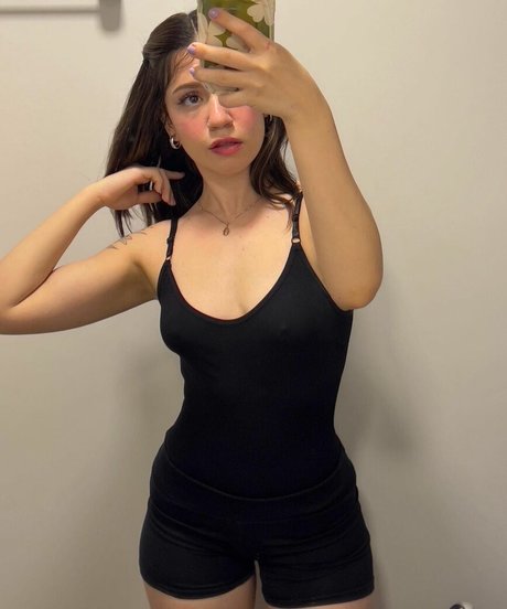 Maria ZB modelo xxx foto