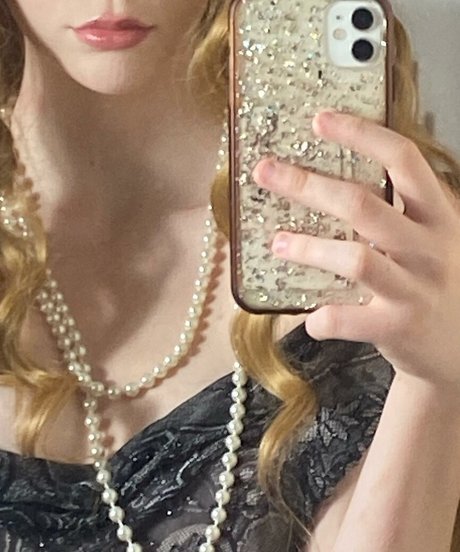 Tora Love hermosa actriz archivo