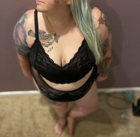 thicc n spooky estrella erótica fotos