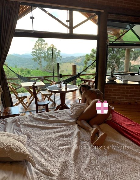 taluane free modelo caliente foto