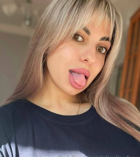 candyadria estrella atractiva fotos