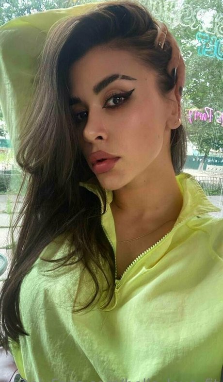 bella love fit desnudos de modelos archivo