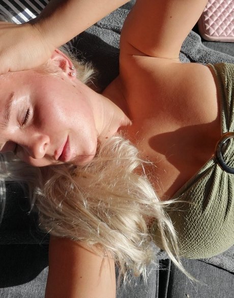 Emilia Linden bonita estrella porno recopilación