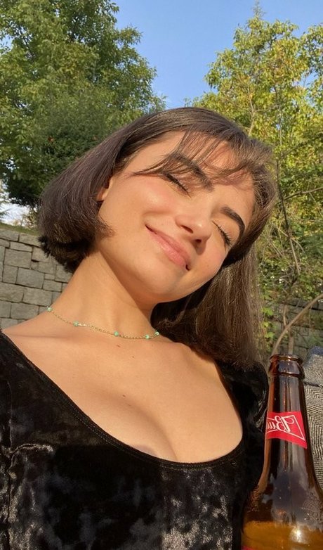 Nisa Kavak modelo pornografico galerías