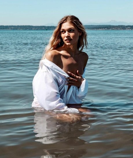 Julia Miller modelo caliente imagen