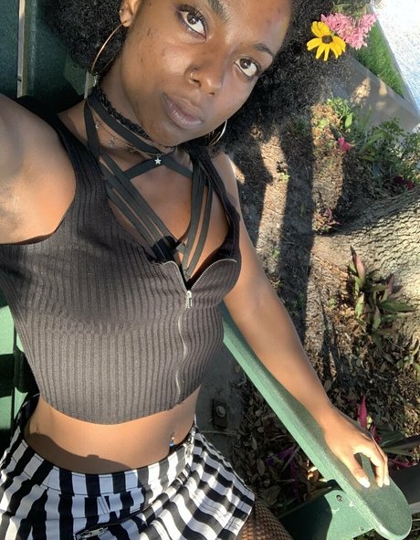 goddessdevyn modelo porno foto