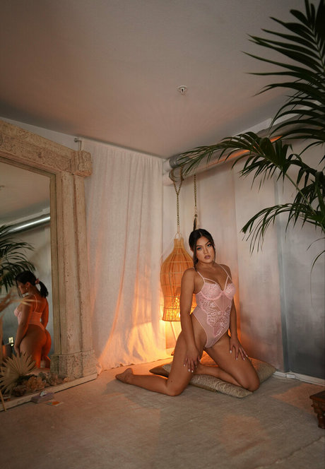 kendraspade modelo exclusivo imágenes