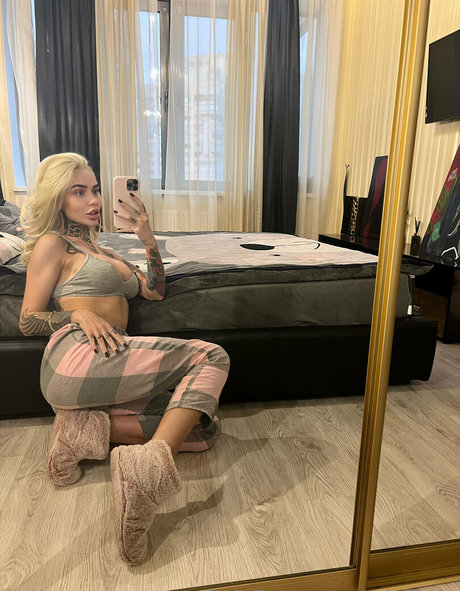 gangbang inverso onlyfans desnudo libre imagen