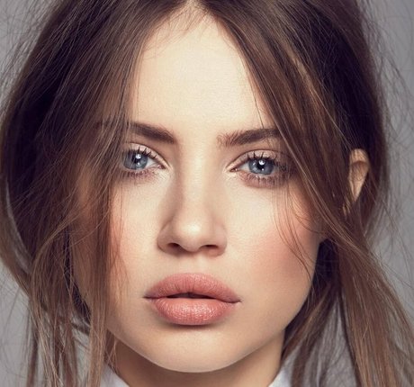 Xenia Tchoumitcheva hermosa modelo imágenes