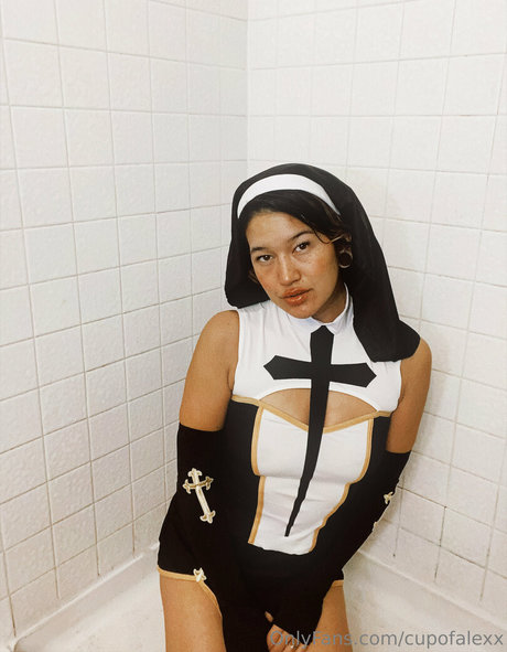 Cupofalexx actriz erótica galería