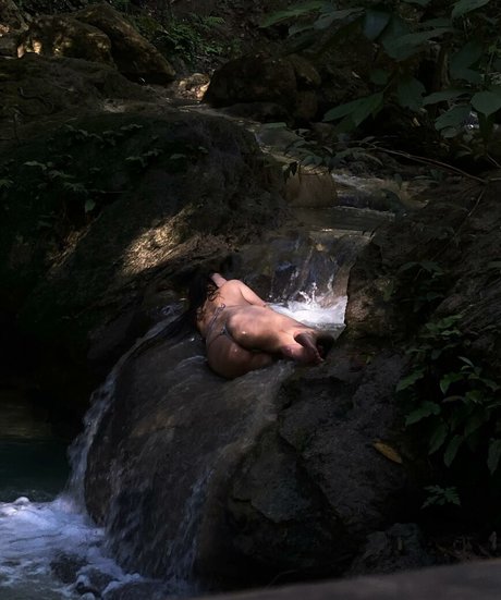 Kate Quijano modelo desnuda recopilación